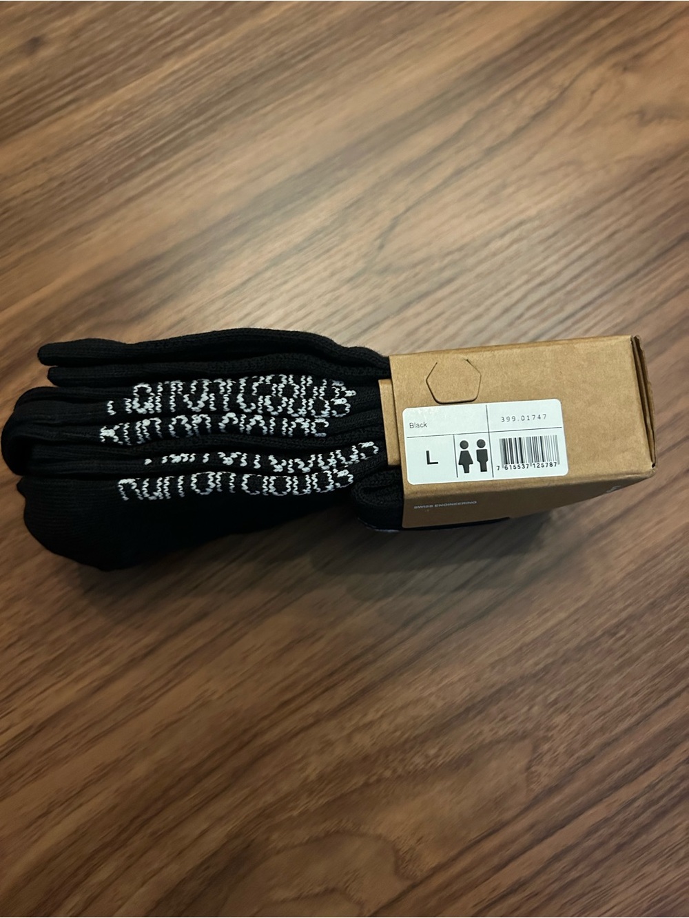 On Running on cloud PACK OF 3 PAIRS Black Athletic Logo Socks - Picture 3 of 5